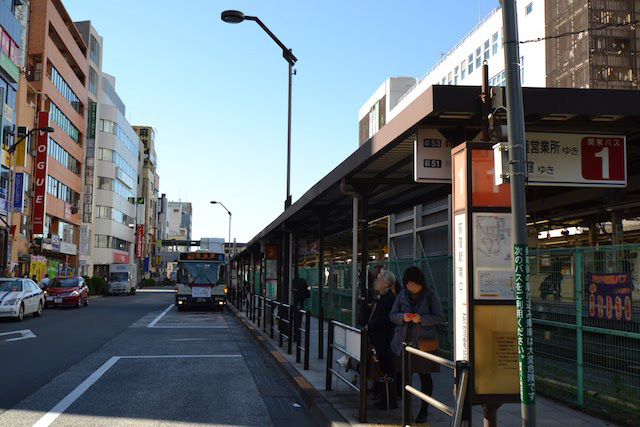 荻窪駅南口の関東バスのりば