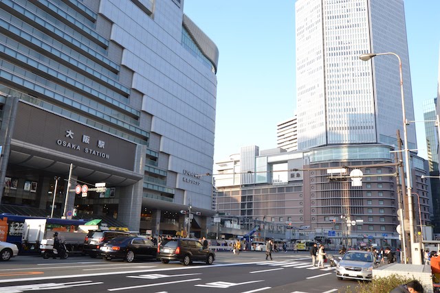サウスゲートビル正面の大阪駅出入口