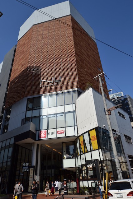 阪急電鉄が手がけたファッションビル「NU茶屋町」