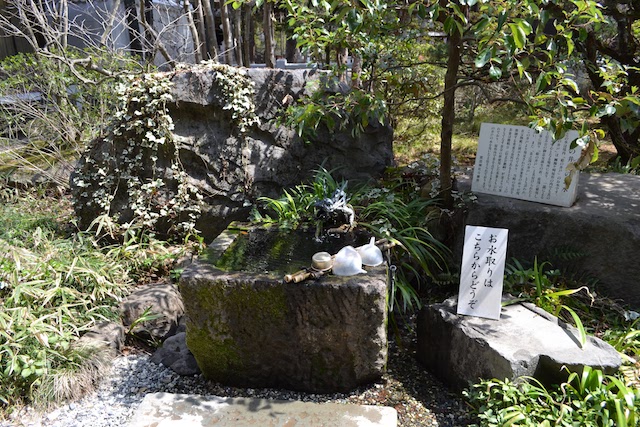 武田神社にある「姫の井戸」