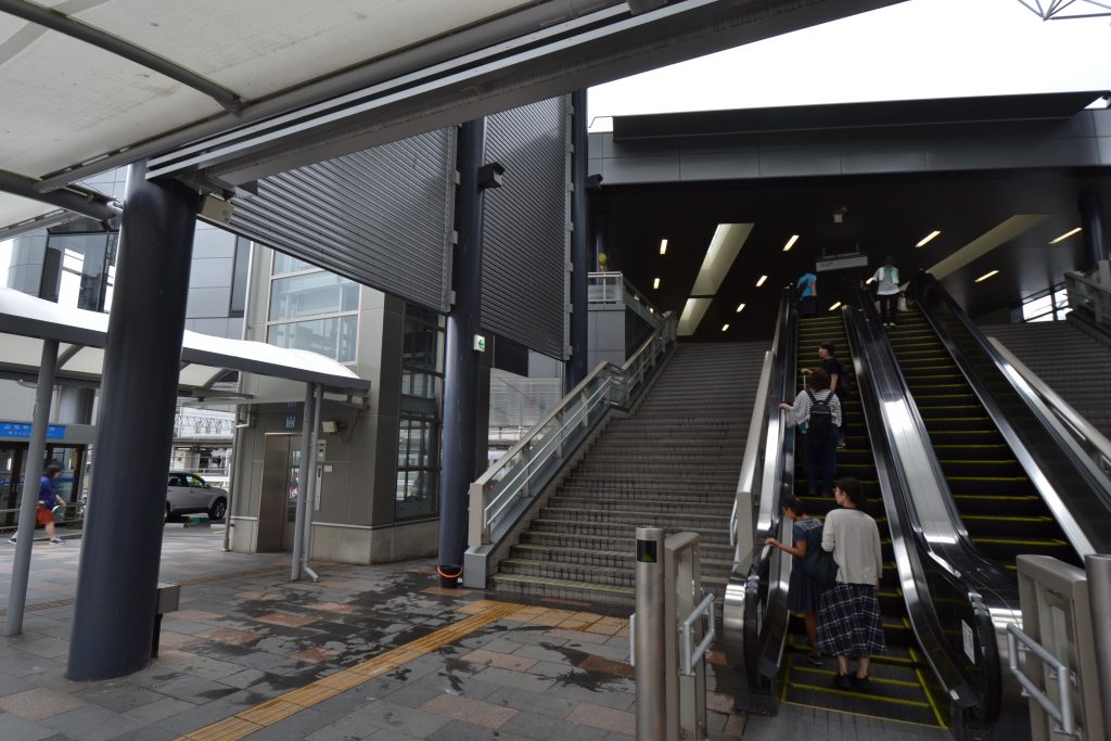 2010(平成22)年にリニューアルされた甲府駅北口の出入口
