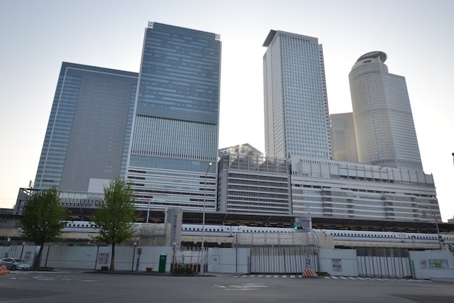 太閤通口から見る（左から）「JPタワー名古屋」「JRゲートタワー」「JRセントラルタワーズ」