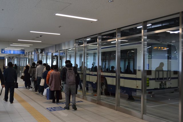 「JRゲートタワー」1階の名古屋市バスターミナル