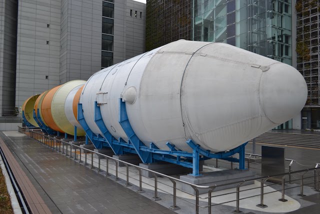 名古屋市科学館に屋外展示されている国産「HII-Bロケット」